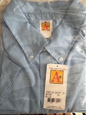 Blue Poplin Short-Sleeve Shirt - Men's XL